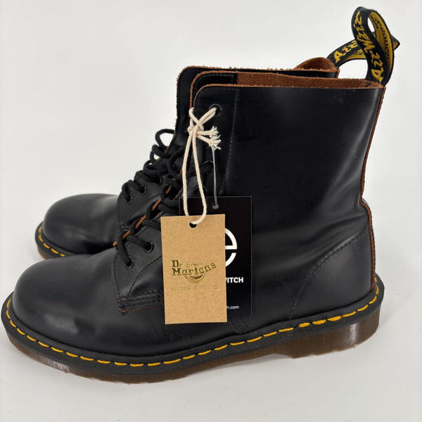 DR. MARTENS AIR WAIR 1460 8 EYELET BOOT (MADE IN ENGLAND)