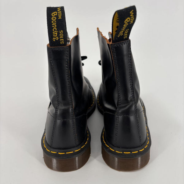 DR. MARTENS AIR WAIR 1460 8 EYELET BOOT (MADE IN ENGLAND)