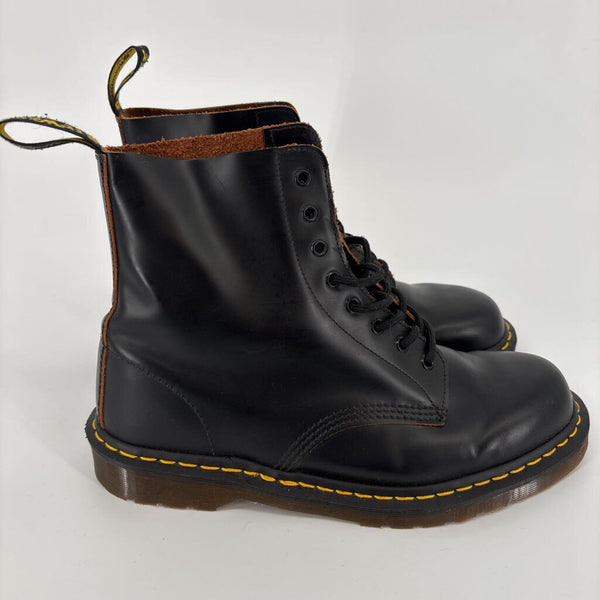 DR. MARTENS AIR WAIR 1460 8 EYELET BOOT (MADE IN ENGLAND)